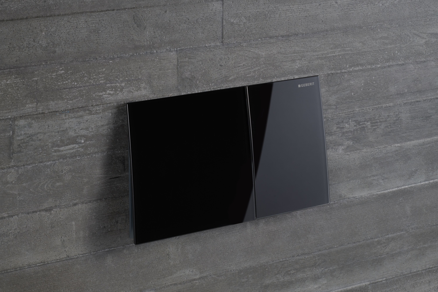 Sigma70 glass black on concrete wall