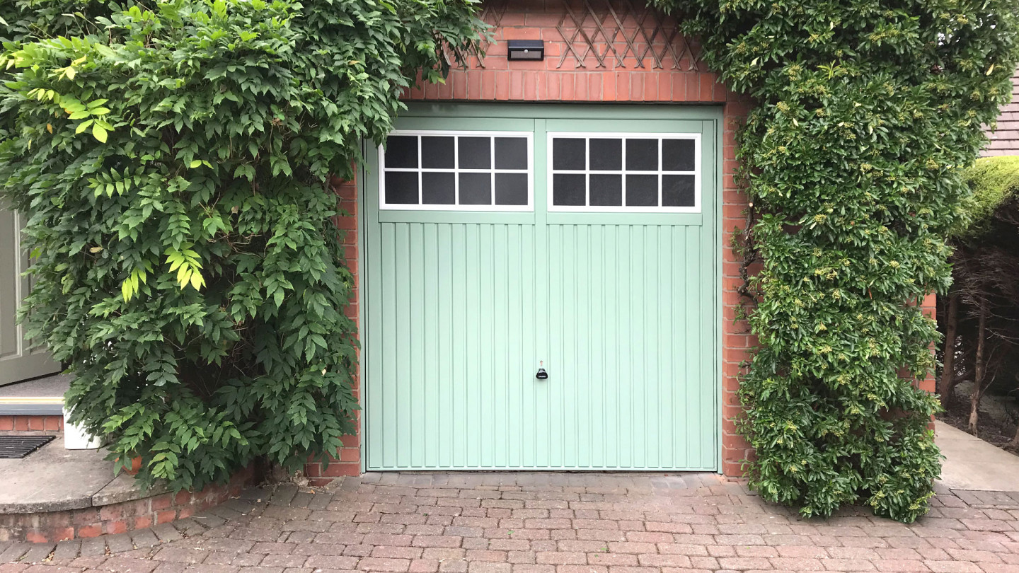 Stockport’s Carrington Doors added a fresh look to a classical design with Garador’s glazed Up and Over in Chartwell Green.