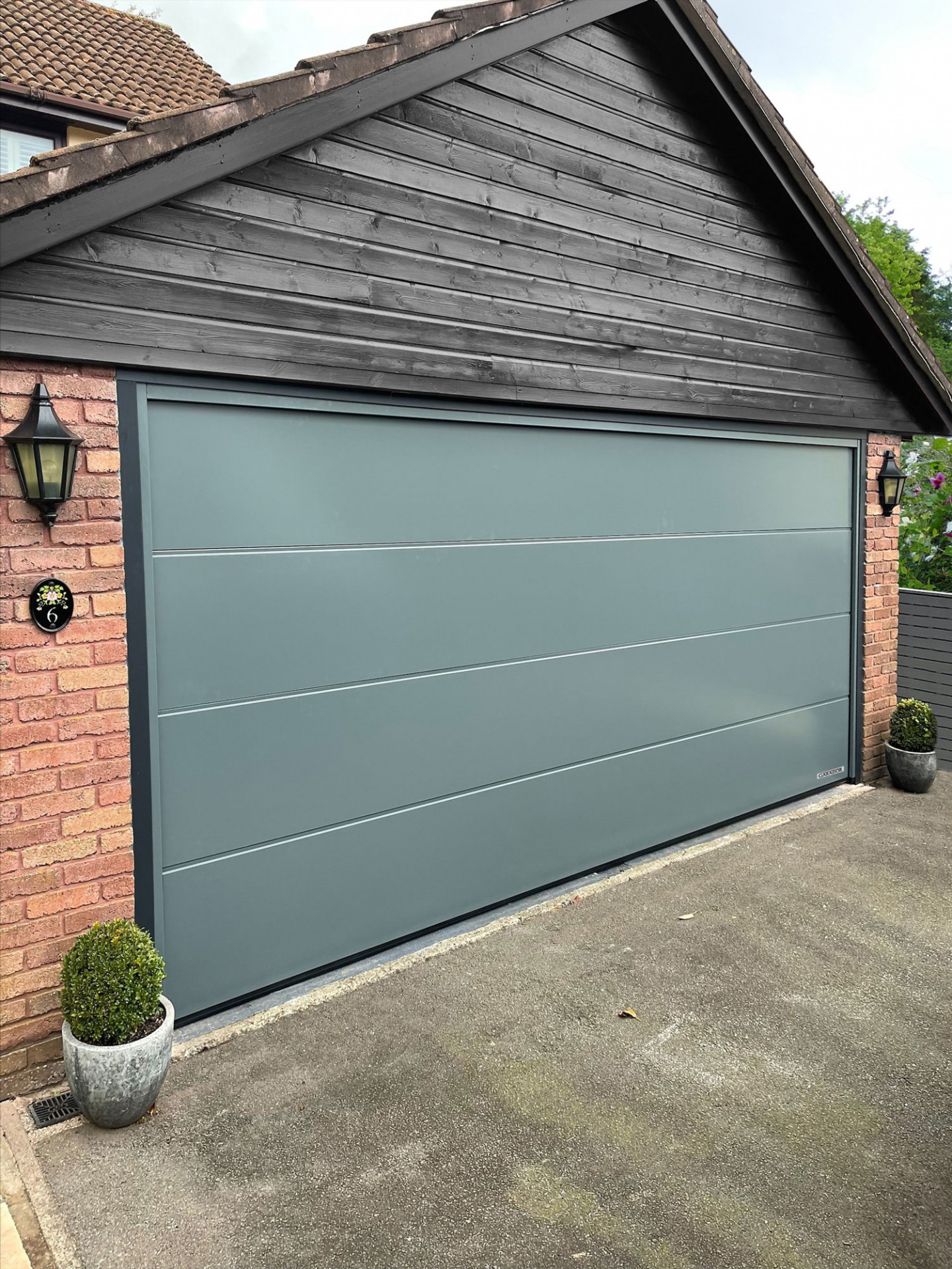 Servern Garage Doors services added a really stylish new look with an extra wide version of Garador’s Linear Large Sectional door.