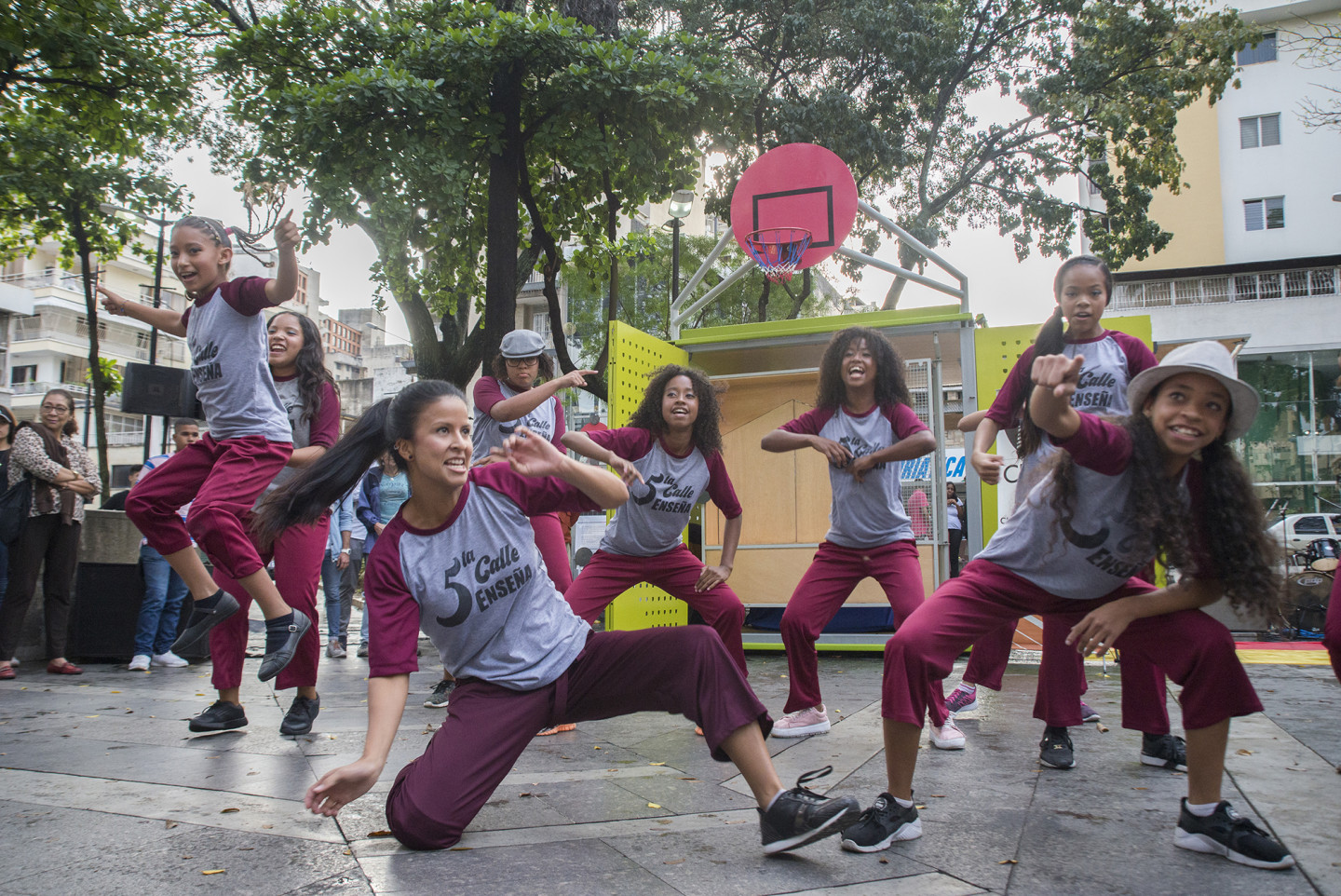 Catalyst Cube dance performance in Caracas © Edgar Martinez